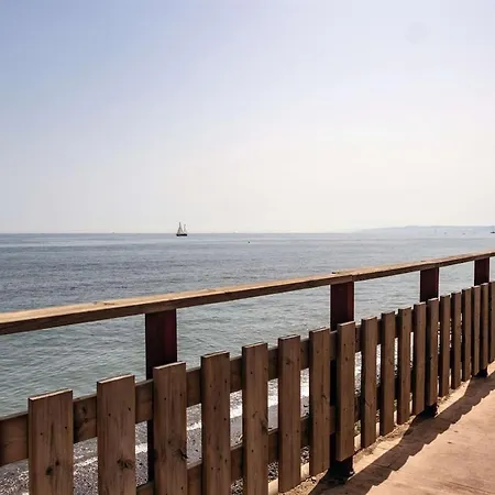 Astro Renovated & Seaview Apartament