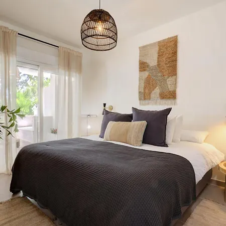 Astro Renovated & Seaview Apartament Estepona