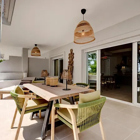 Astro Renovated & Seaview Apartament Estepona