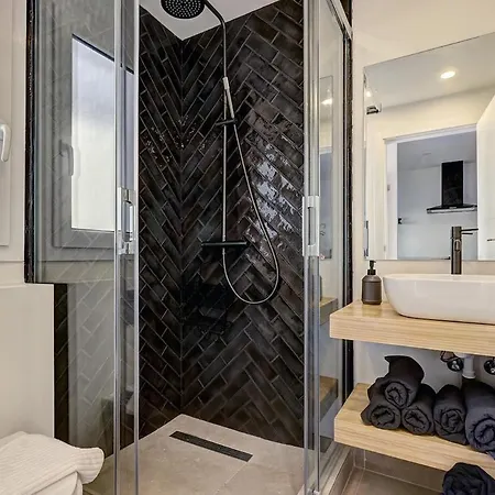 Astro Renovated & Seaview Apartment Estepona