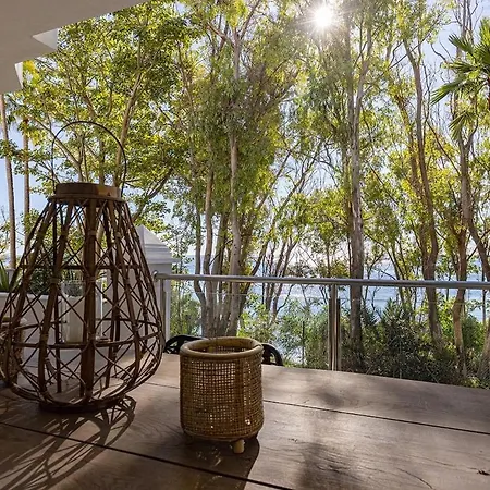 Astro Renovated & Seaview Apartment *