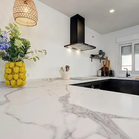 Astro Renovated & Seaview Apartment