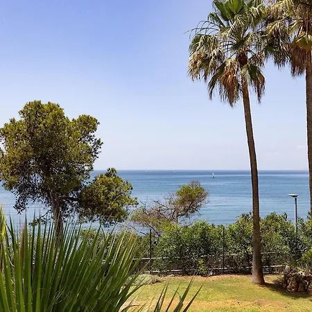 Апартаменты Astro Renovated & Seaview *