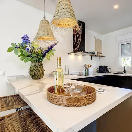 Astro Renovated & Seaview Appartamento *