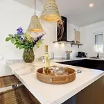 Astro Renovated & Seaview Apartment *